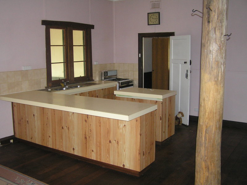 20 ACRES
, great truckie base or animal farm ! Picture 3