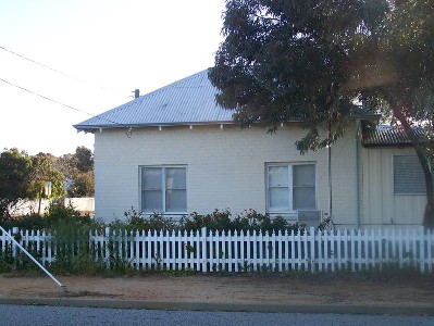 INVITING FAMILY HOME Picture