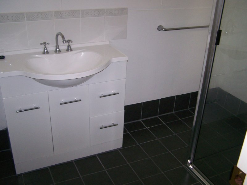 INVITING FAMILY HOME Picture 2