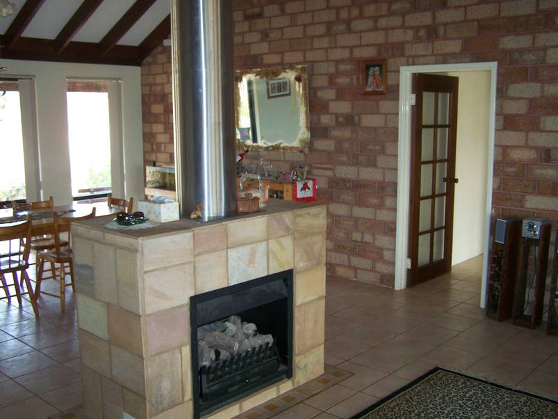 5 ACRES - RIVER FRONTAGE BELOW COST. Picture 2