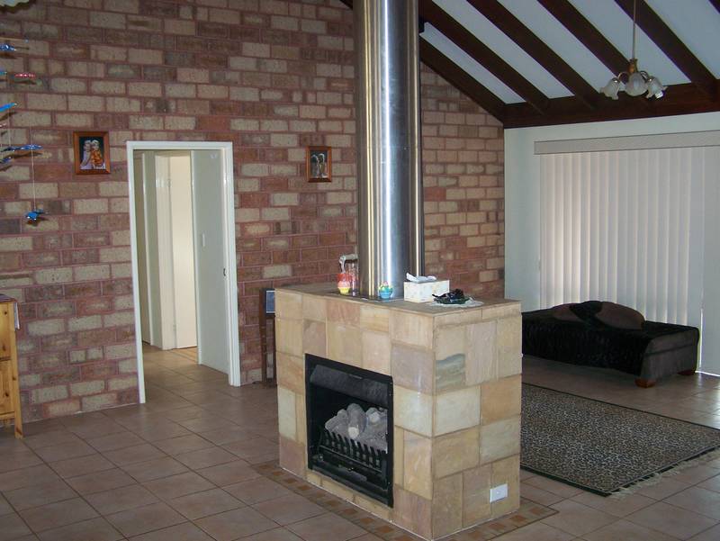 5 ACRES - RIVER FRONTAGE BELOW COST. Picture 1