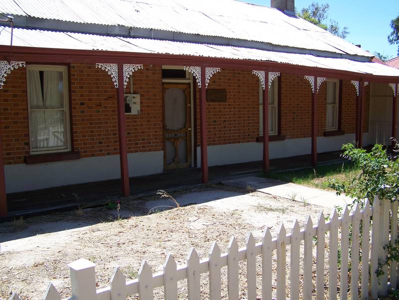 GET IN QUICK! PRICED BELOW MARKET VALUE! Picture 2