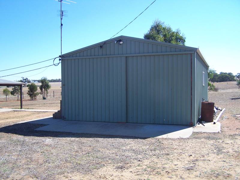 40 Acres , 4 bed Cedar home in serenity! Picture 2