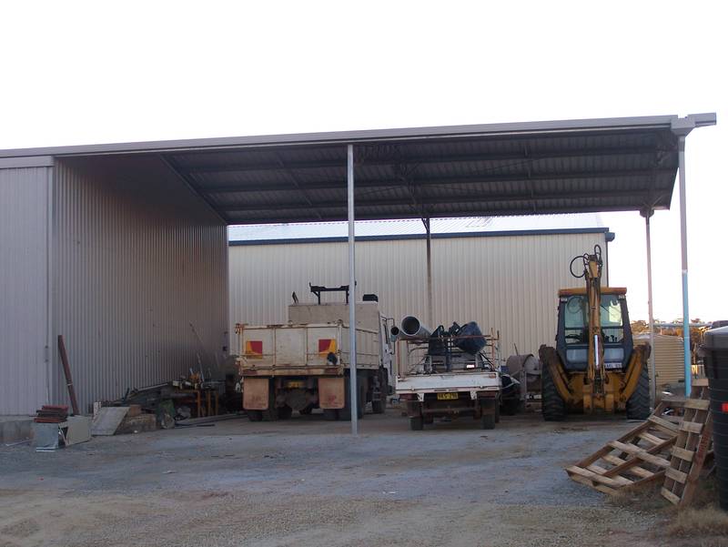Over 400m2 workshop and large yard space
Make an Offer !! Picture 1