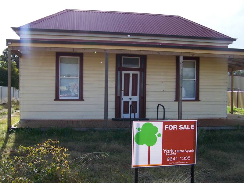 Like New, just move in and enjoy !!! Picture 3