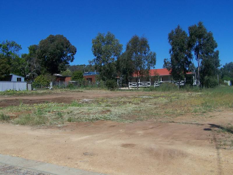 850m2 Sewered Block in Central Location Picture 2