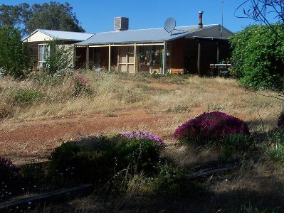 5 Acres, 5 Bed, 2 Bath, Nature Lovers Bargain!! Picture