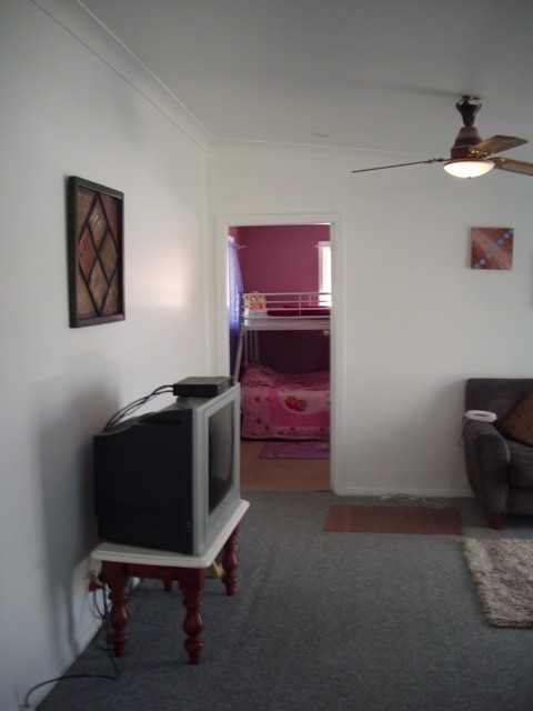 FIRST HOME BUYERS & INVESTORS EXCELLENT OPPORTUNITY! Picture 3