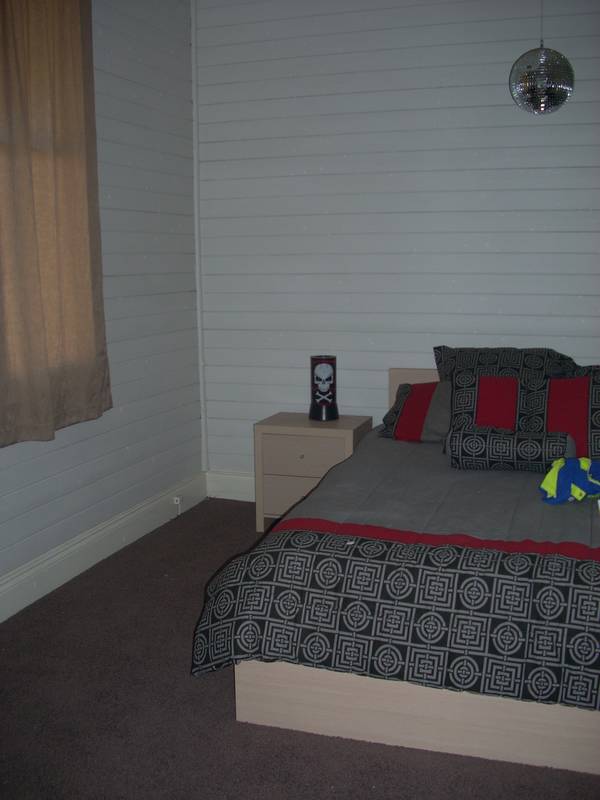 Large Neat & Tidy 2 Bedroom Home Picture 3