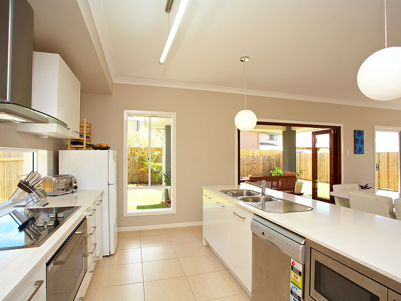 Easy Style and Easy Living Picture 1