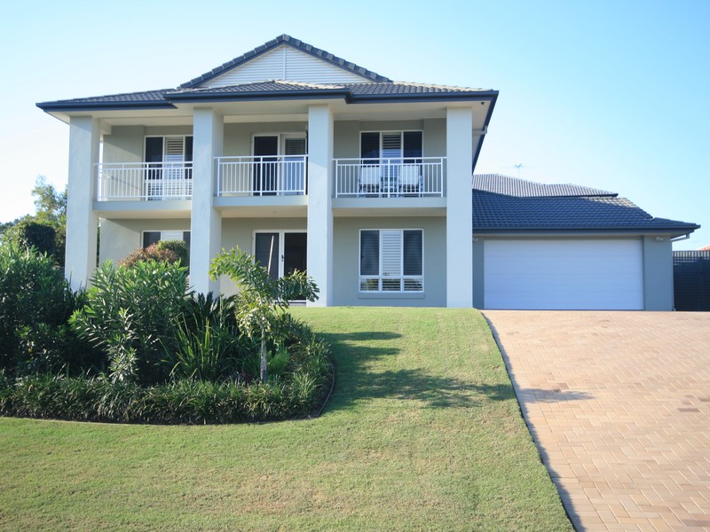 Huge Lakefront Home! Picture 2