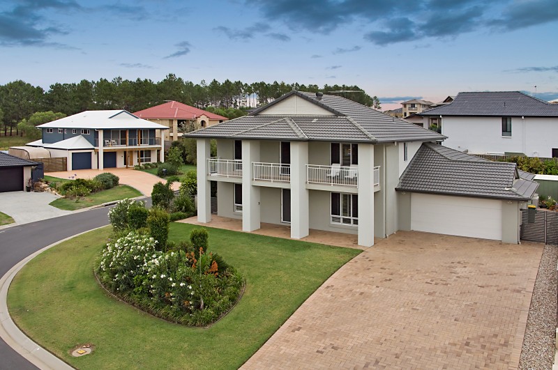 Huge Lakefront Home! Picture 1