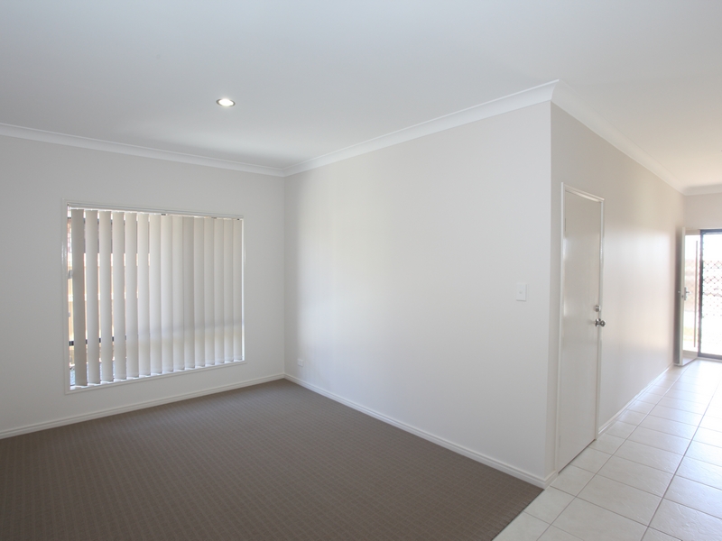 North Lakes Special overlooking lake and parklands Picture 3