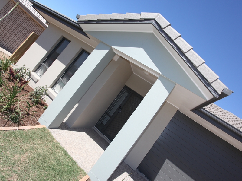 North Lakes Special overlooking lake and parklands Picture 1