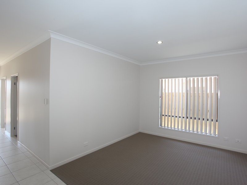 North Lakes Special overlooking lake and parklands Picture 2