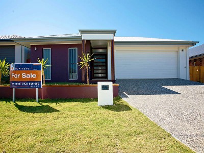 Brand New - Large Outdoor Living Picture