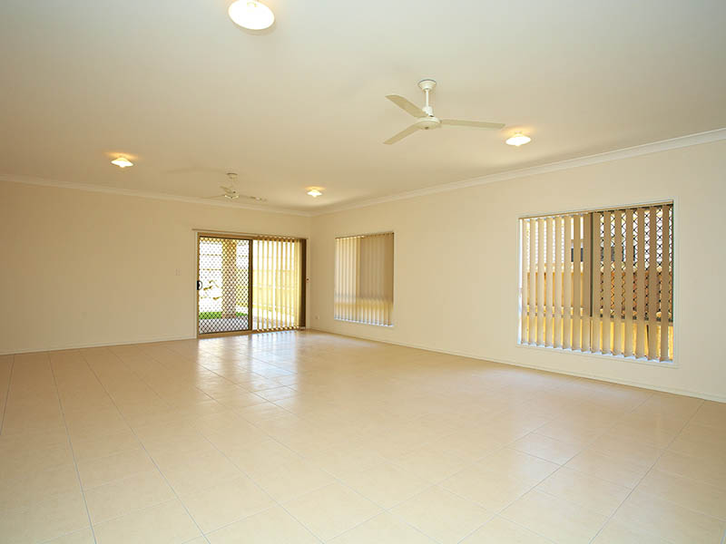 Near New - Immaculate Home Picture 3