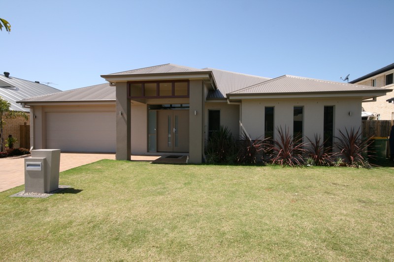 Large Four Bedroom Family Home Picture 1