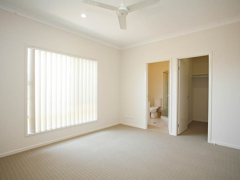 New Contemporary Four Bedroom Home in North Lakes Picture 2