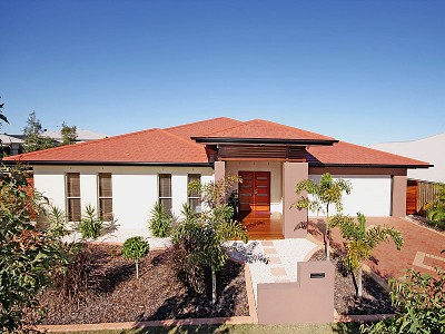 Humungous 41sq, 5 bedder on 792sqm Block! Picture