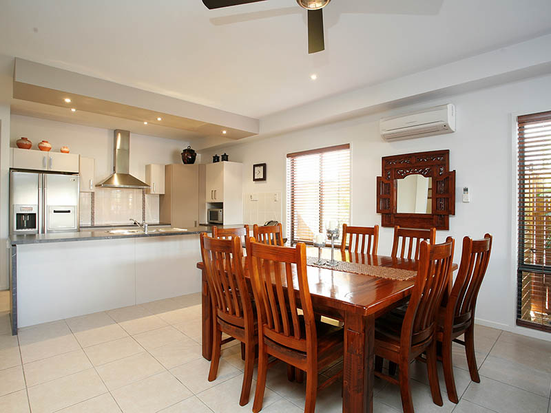 Beautiful 4 bedroom Home with Pool Picture 3