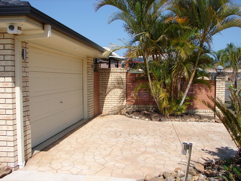 Large 4 Bedroom Home with all the trimmings Picture 3