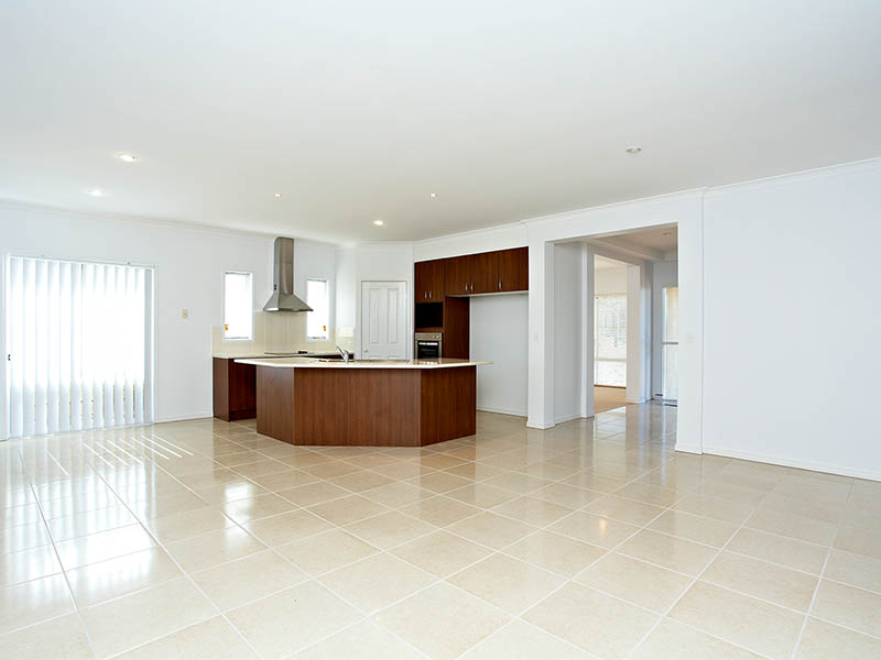 Near new home with Room to Burn Picture 3