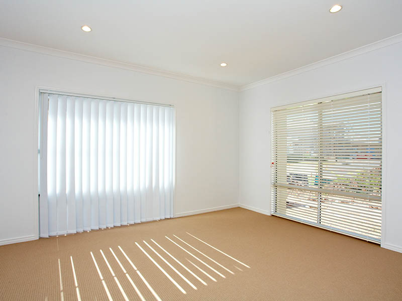 Near new home with Room to Burn Picture 2