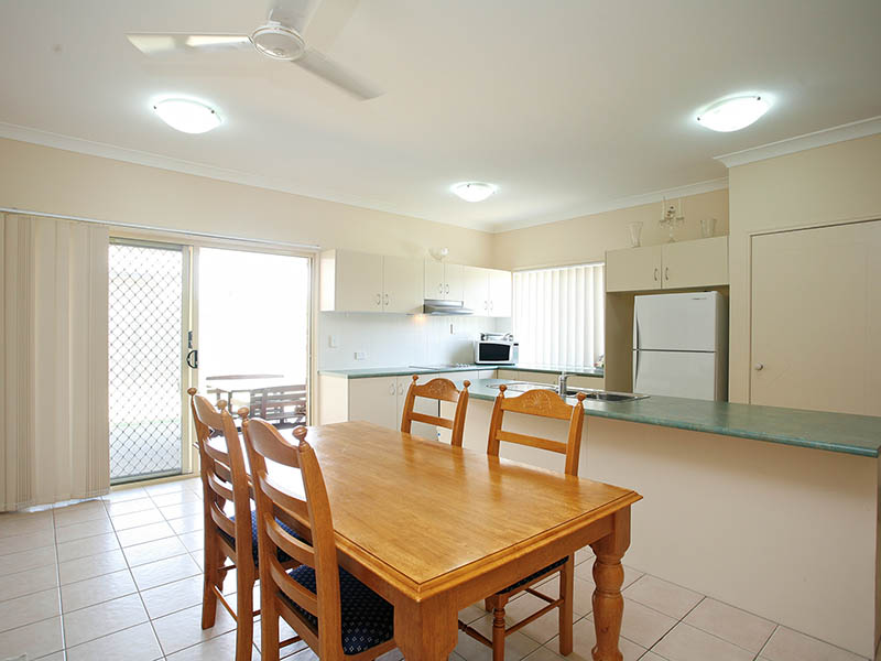 Four Bedroom home overlooking bushland Picture 2