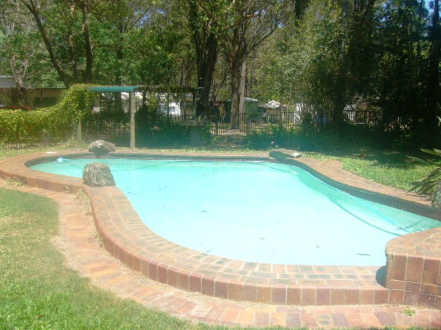 Acreage living or developer's opportunity! Picture 2