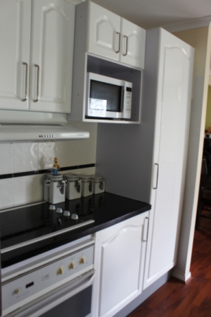 Modern Townhome in Secure Gated Community !! Picture 2