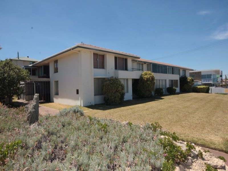 AN OCEAN PLAYGROUND Picture 2