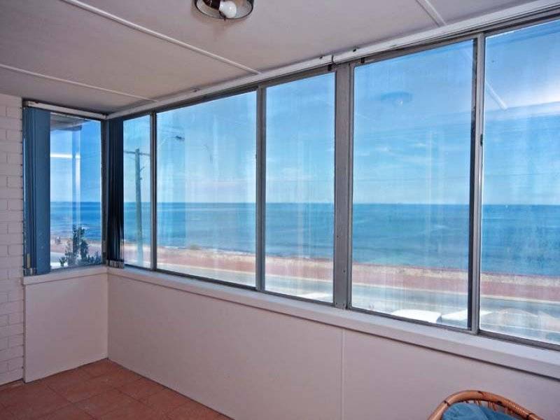 AN OCEAN PLAYGROUND Picture 3