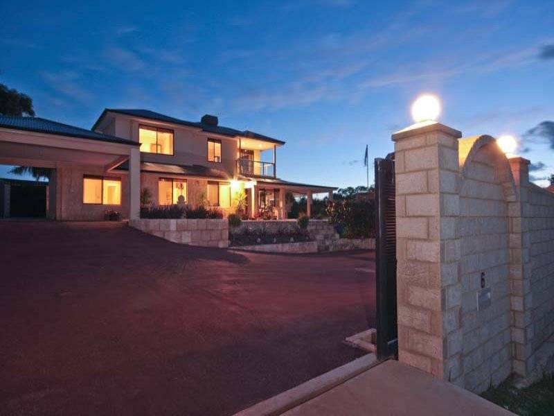 PRICE REDUCED !!! BEST BUY IN QUINNS Picture