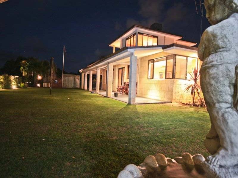 PRICE REDUCED !!! BEST BUY IN QUINNS Picture 1