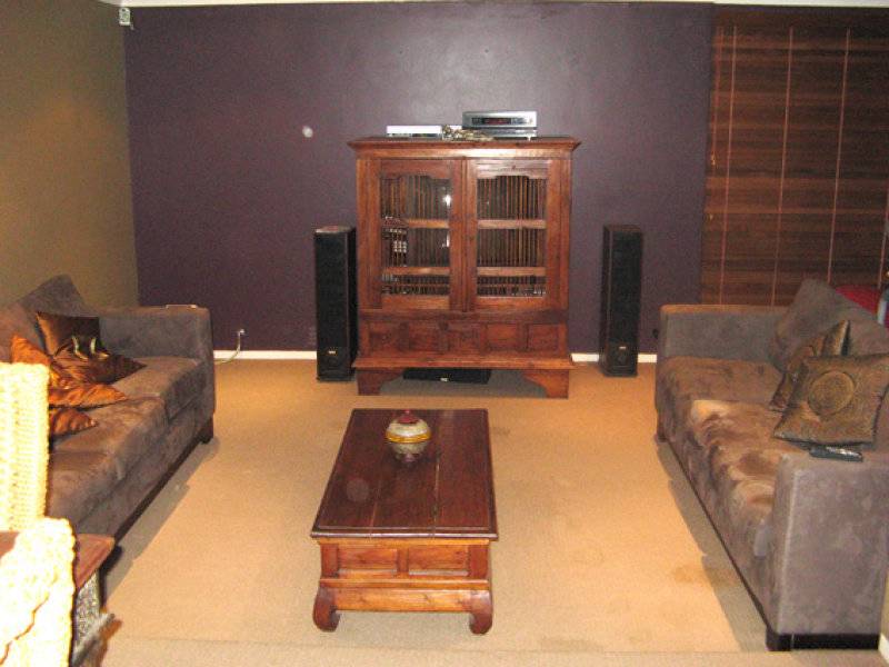 THE ENTERTAINER Picture 3