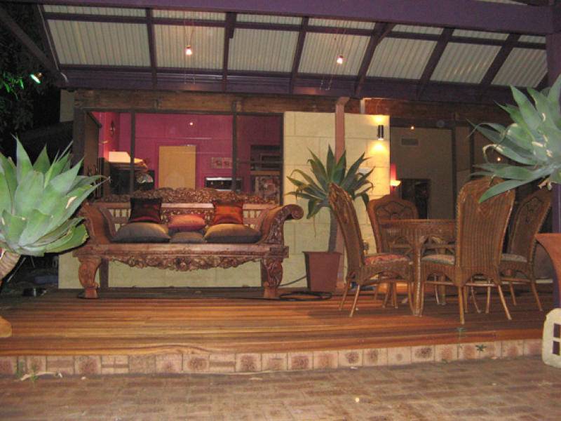 THE ENTERTAINER Picture 1