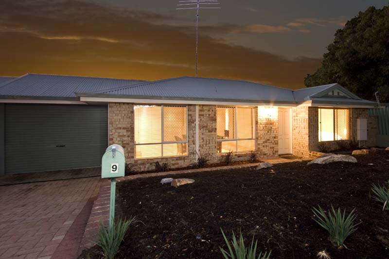 IMPECCABLY PRESENTED OUTSTANDING VALUE. Picture 1