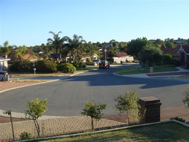 THE ENTERTAINER Picture 2