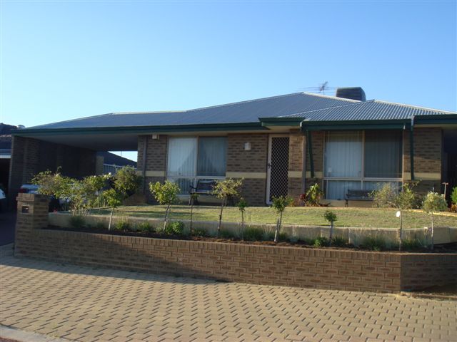 THE ENTERTAINER Picture 1