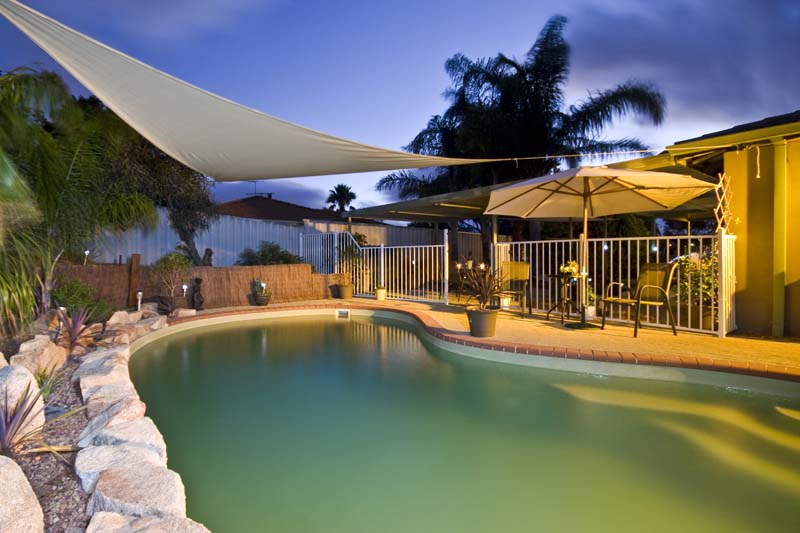 "Full Reno - Sparkling Pool