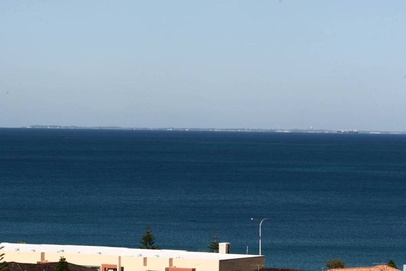 OWNER SAYS SELL!! Picture 2