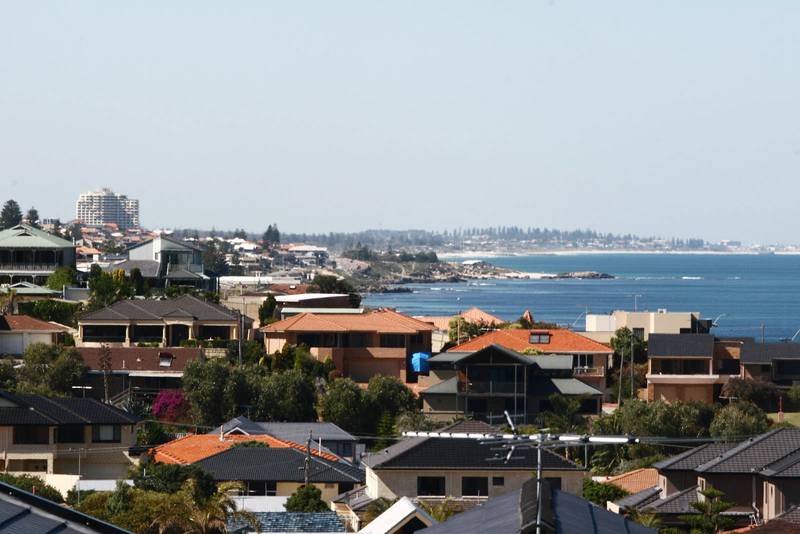 OWNER SAYS SELL!! Picture 1