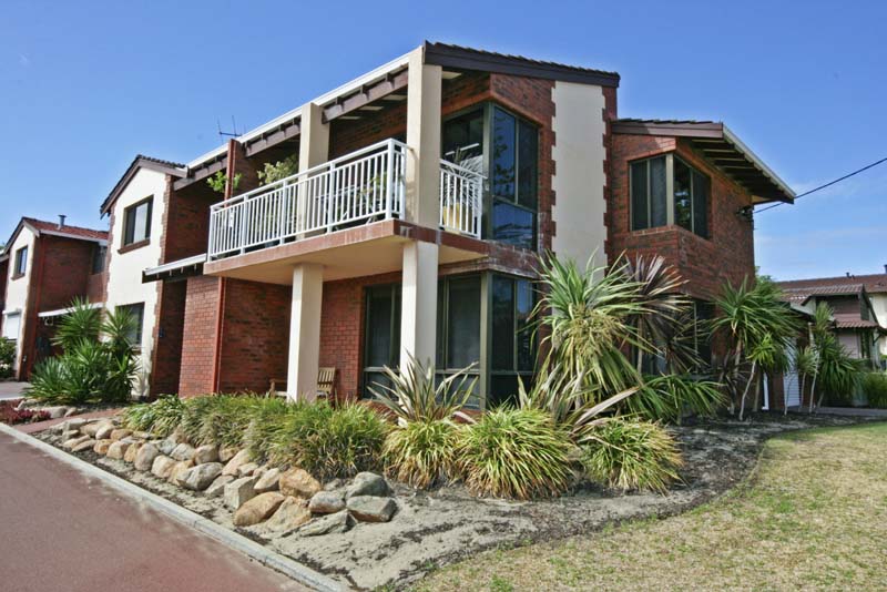 TRENDY BEACH PAD Picture 1