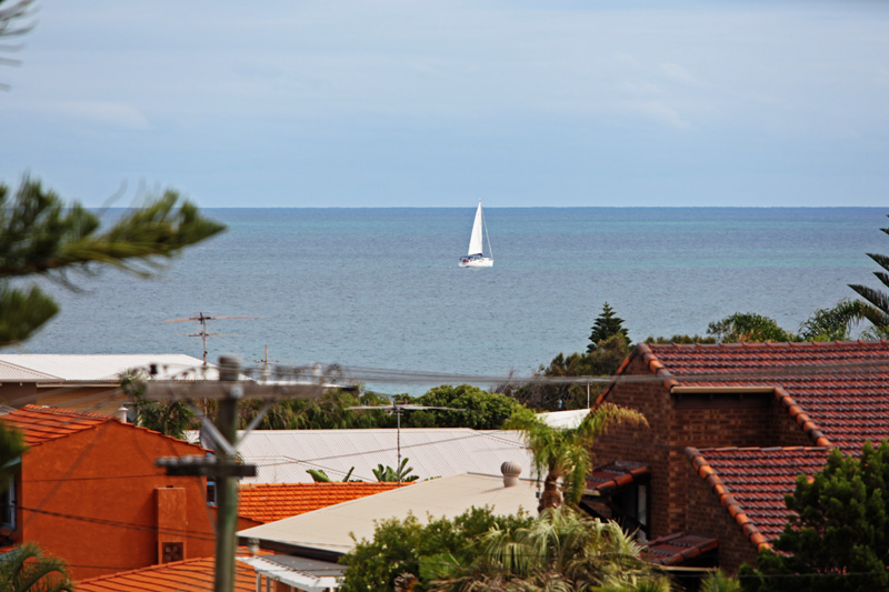 Bargain by the Beach Picture 1