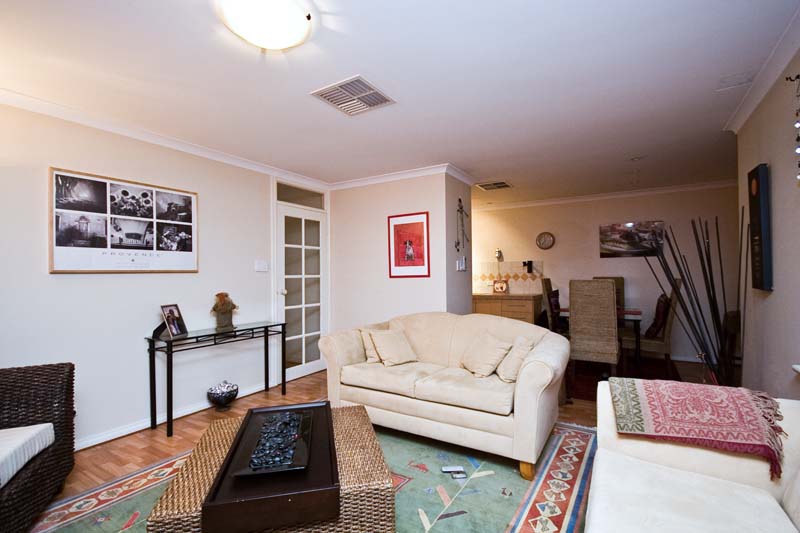 SUNNY LIGHT AND BRIGHT Picture 3