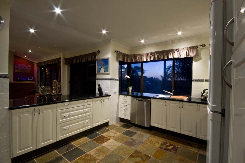 Spectacular Ocean Views ! Picture 3