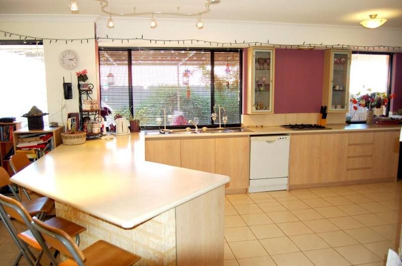 UNDER OFFER UNDER OFFER Picture 1