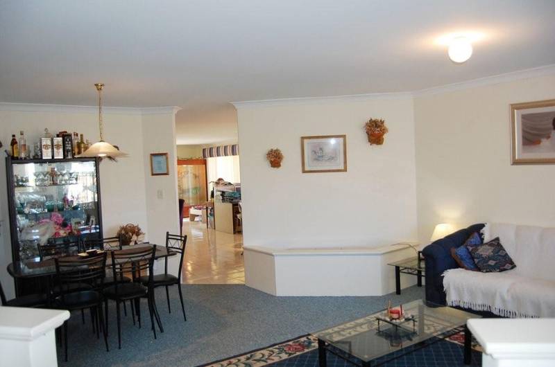 UNDER OFFER UNDER OFFER Picture 2