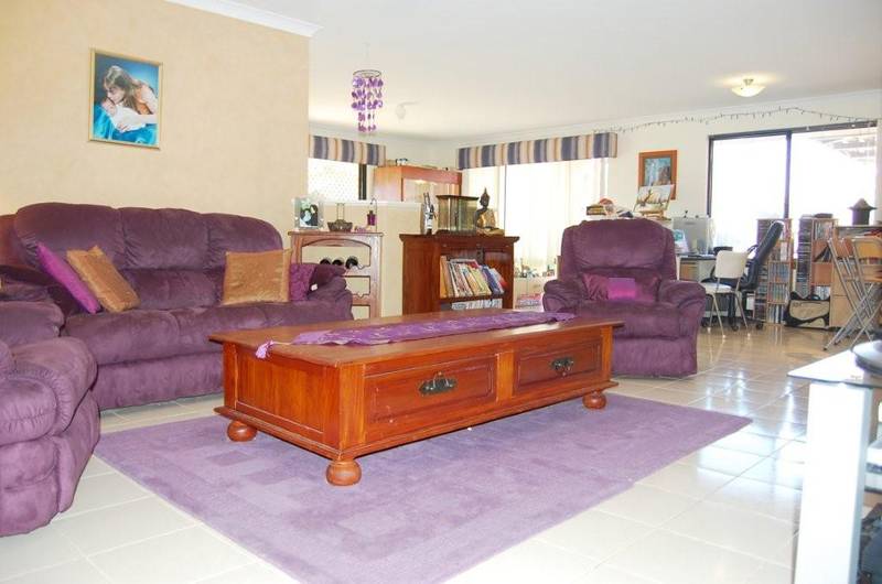 UNDER OFFER UNDER OFFER Picture 3